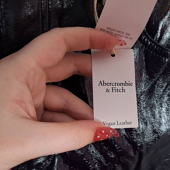 Abercrombie and Fitch Women's 90s Straight The Ultra High Rise Vegan Leather siz - Picture 6 of 7